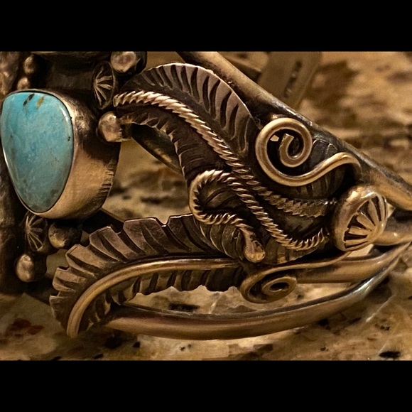 COPY - HOST PICK!✨Navajo Native American SS Turquoise Cuff by artist Delvin John - Picture 5 of 12
